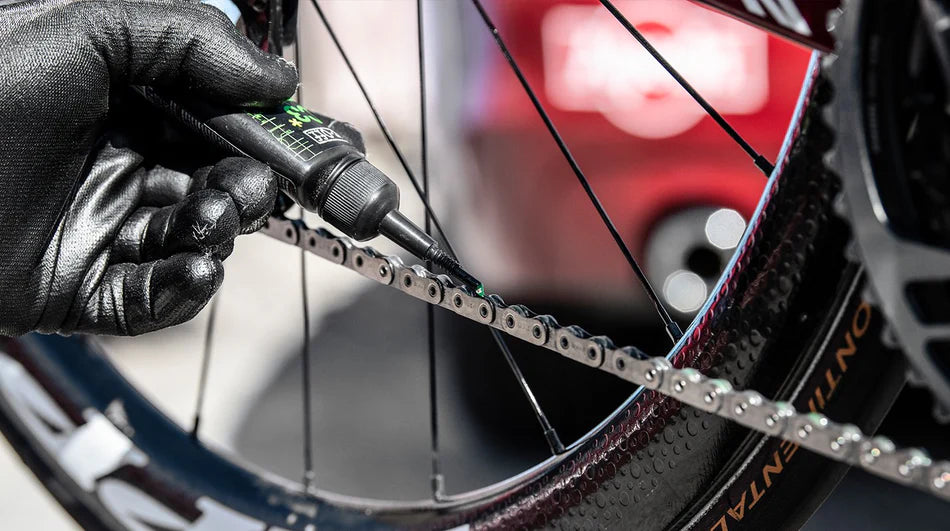 Muc-Off C3 Dry Ceramic Bike Chain Lube Bicycle Lubricant for Chains and Drivetrains Bicycle Lubricants