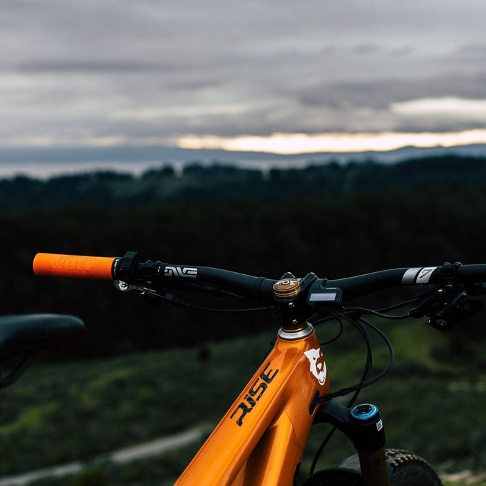 Wolf Tooth Echo Lock-On Bicycle Grips Colors