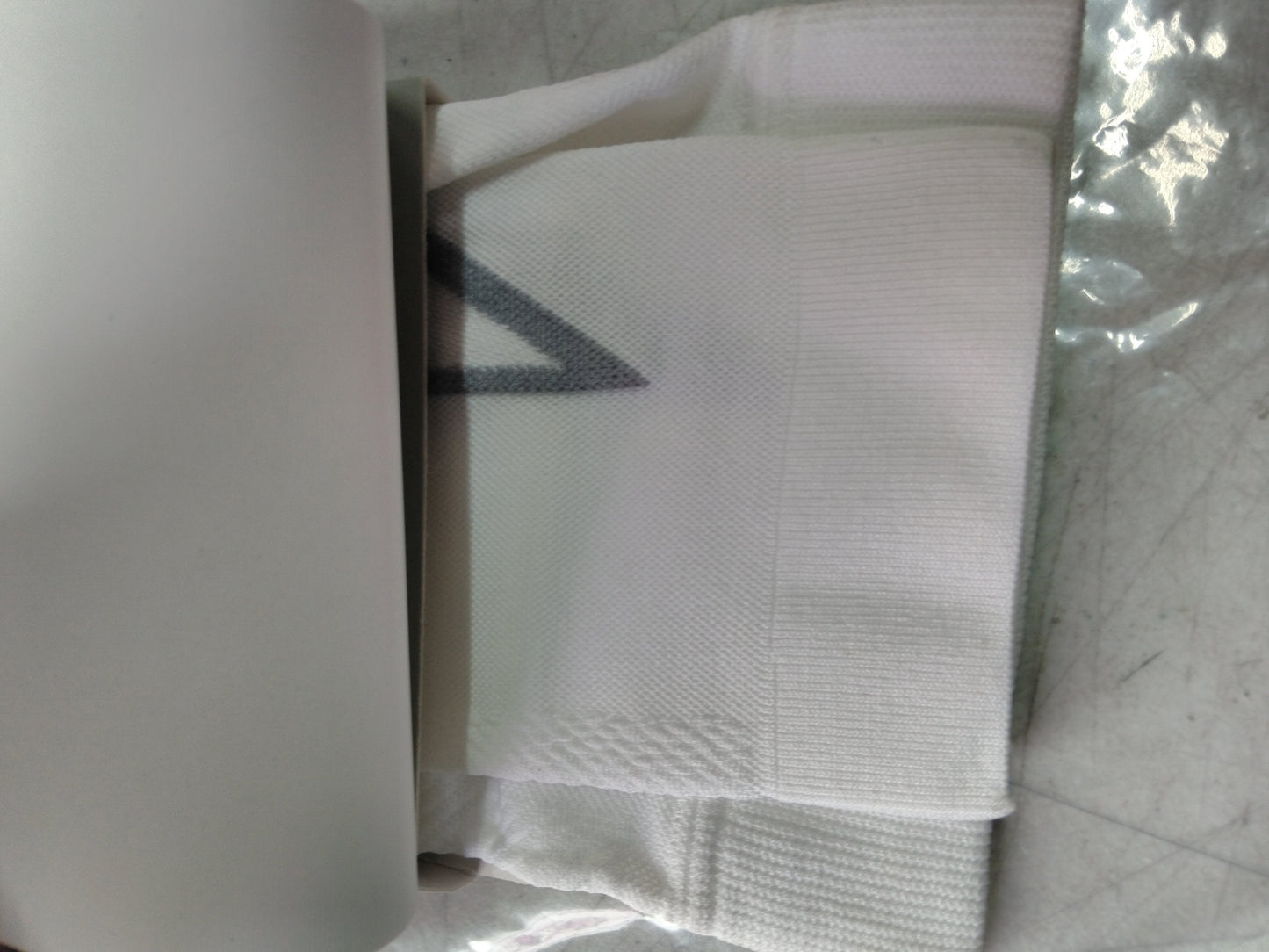 2XU Flex Compression Arm Sleeve (Single)  White/Grey Small - Condition: USED